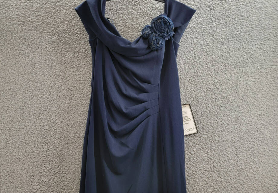 XSCAPE Floral-Trim Off-The-Shoulder Gown Women's 16 Navy Pleat Back Zip Closure