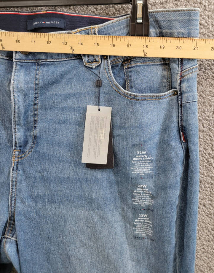 Tommy Hilfiger Plus Size TH Flex Waverly Jeans Womens 22W Chesapeake Wash Button