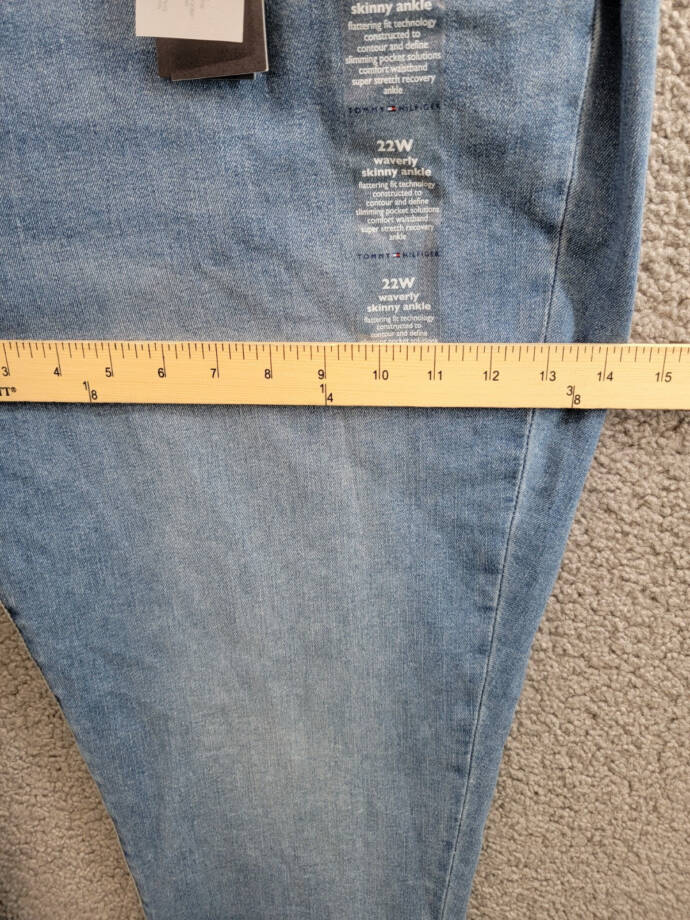 Tommy Hilfiger Plus Size TH Flex Waverly Jeans Womens 22W Chesapeake Wash Button