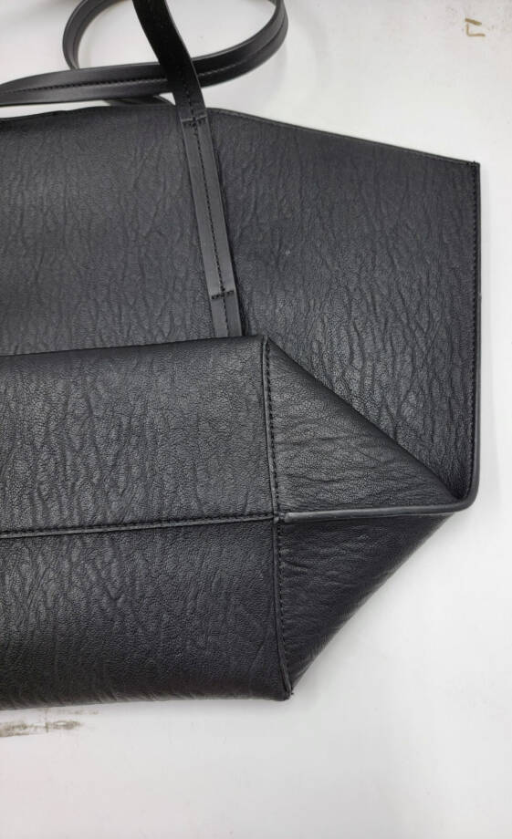 DKNY Lyda Extra-Large Tote Bag Women's Black Snap Closure