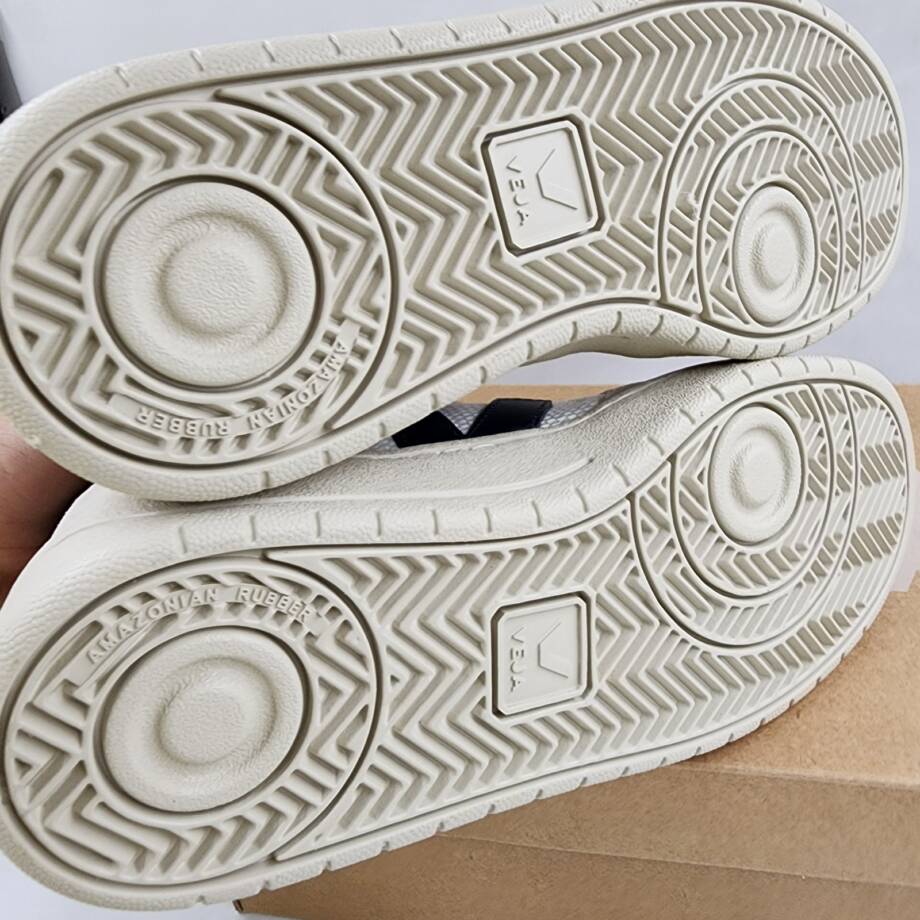 Veja V-10 B-Mesh Nautico Sneakers Women's 6US White Round Toe Lace Up Closure