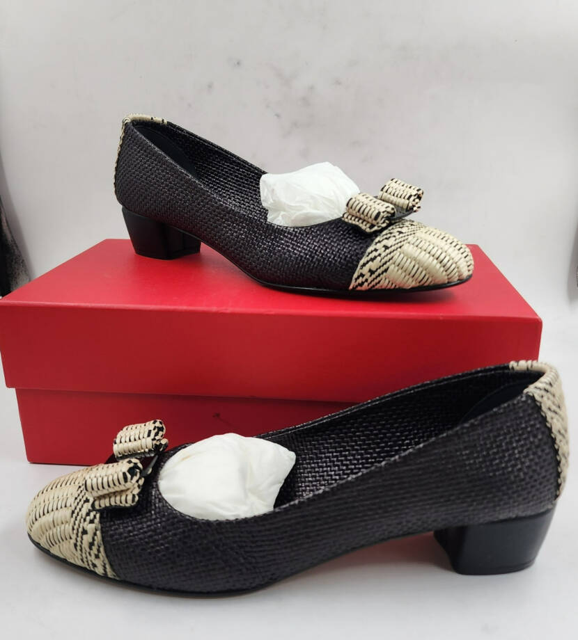 Ferragamo Vara Bow Woven Block Heel Pumps Womens 10 Black/Beige Round Toe SlipOn