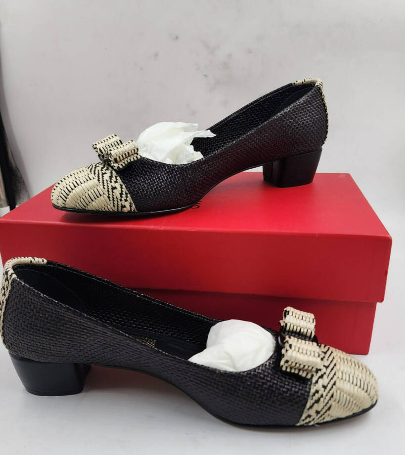 Ferragamo Vara Bow Woven Block Heel Pumps Womens 10 Black/Beige Round Toe SlipOn