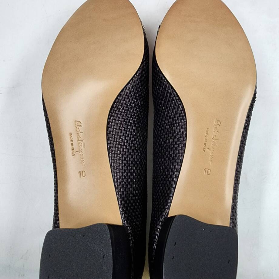 Ferragamo Vara Bow Woven Block Heel Pumps Womens 10 Black/Beige Round Toe SlipOn