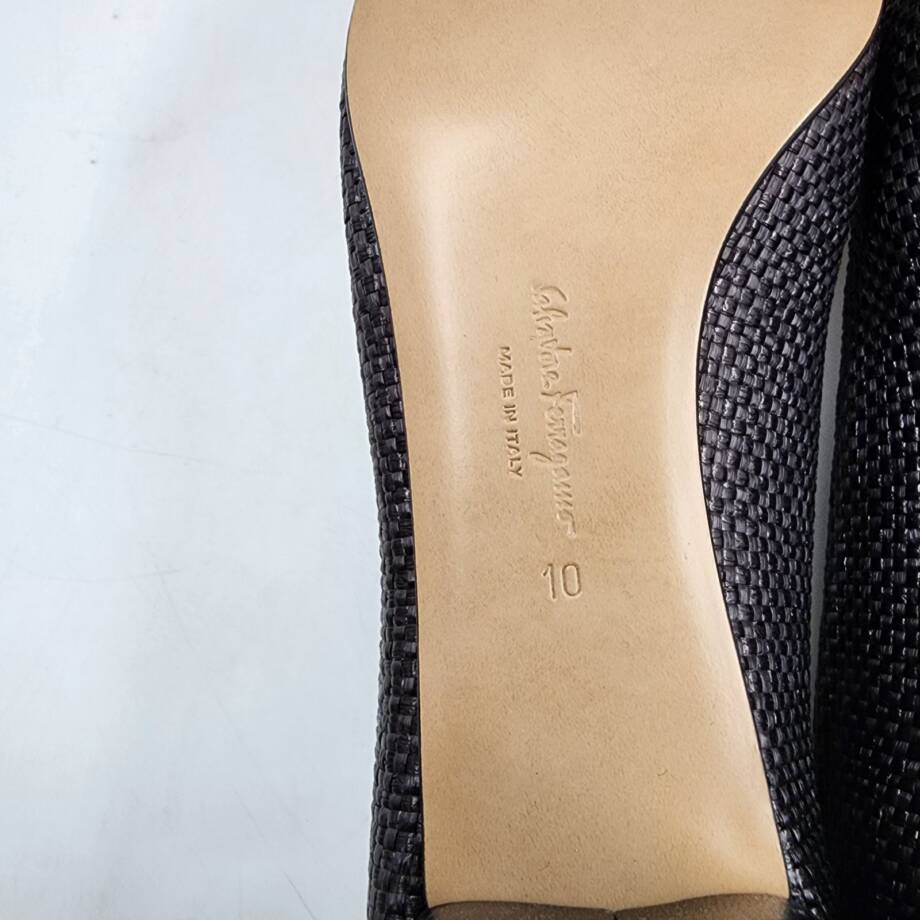 Ferragamo Vara Bow Woven Block Heel Pumps Womens 10 Black/Beige Round Toe SlipOn