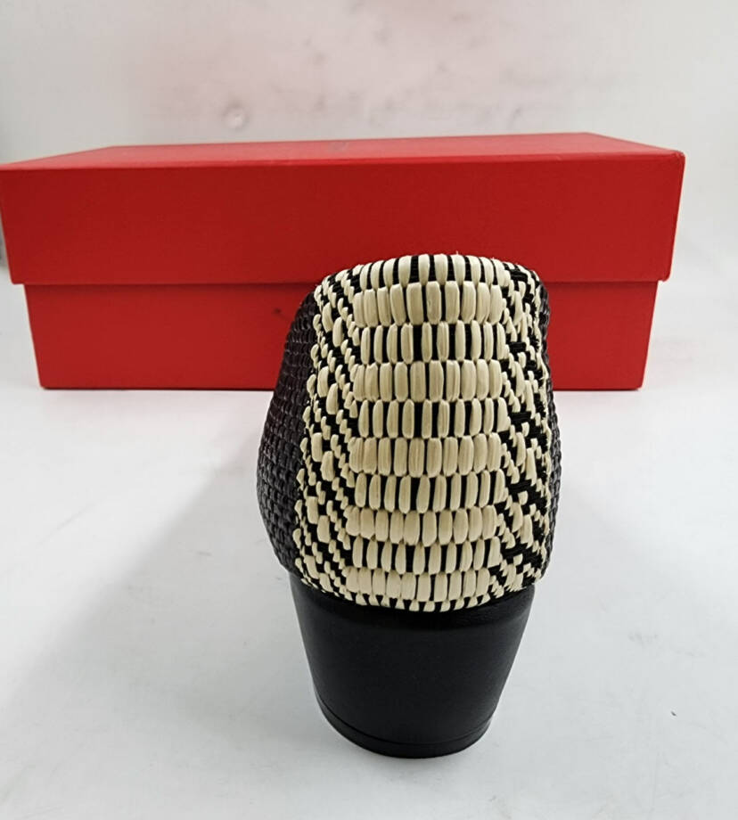 Ferragamo Vara Bow Woven Block Heel Pumps Womens 10 Black/Beige Round Toe SlipOn