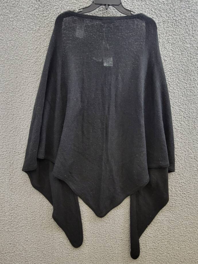 Vince Cashmere Featherweight Triangle Wrap Womens One Size Black Multifunctional