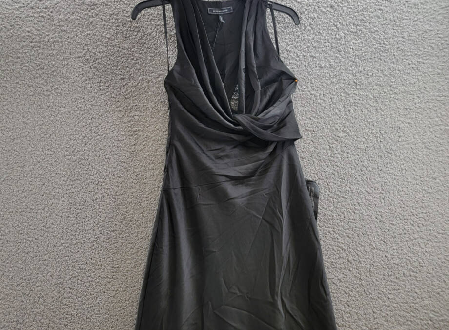 BCBGMAXAZRIA Cowl Neck Halter Gown Women's 6 Black Twist Detail Side Zip Closure