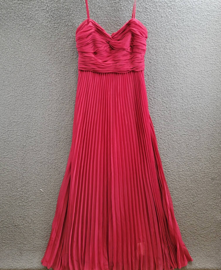 AQUA Pleated Chiffon Gown Women's 12 Red Solid Sweetheart Neck Back Zip Closure