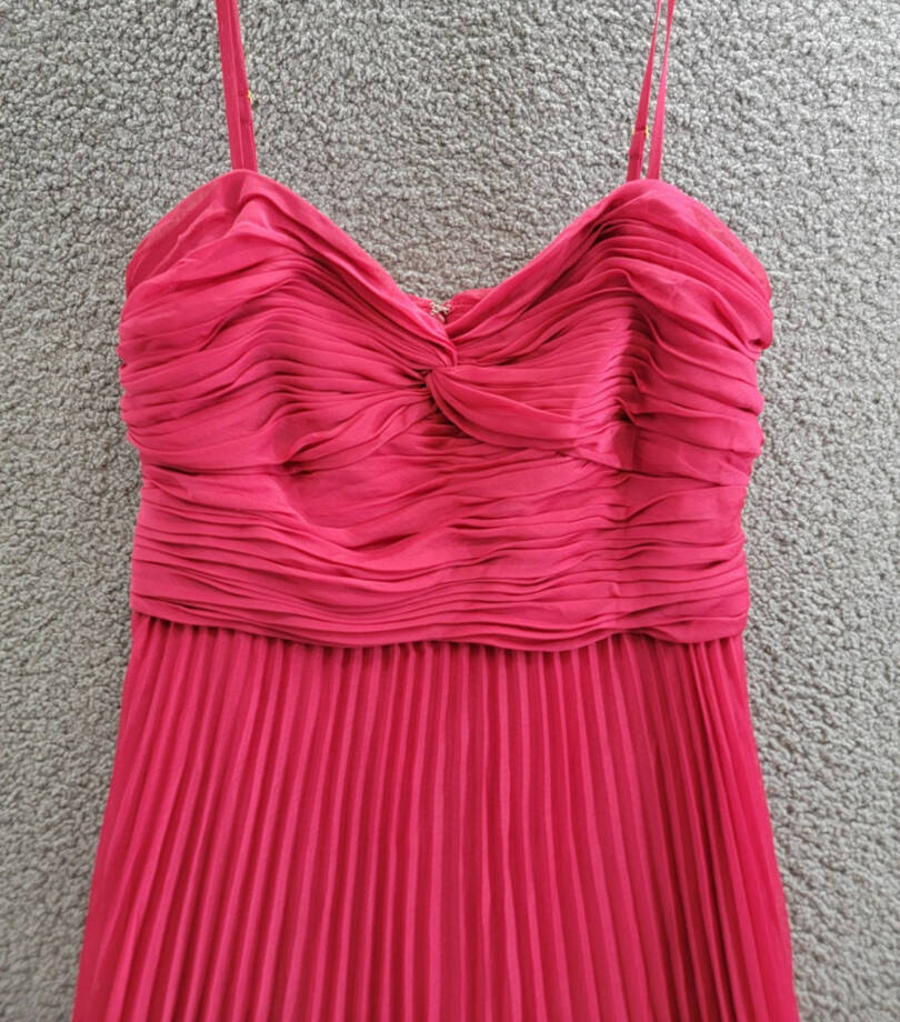 AQUA Pleated Chiffon Gown Women's 12 Red Solid Sweetheart Neck Back Zip Closure