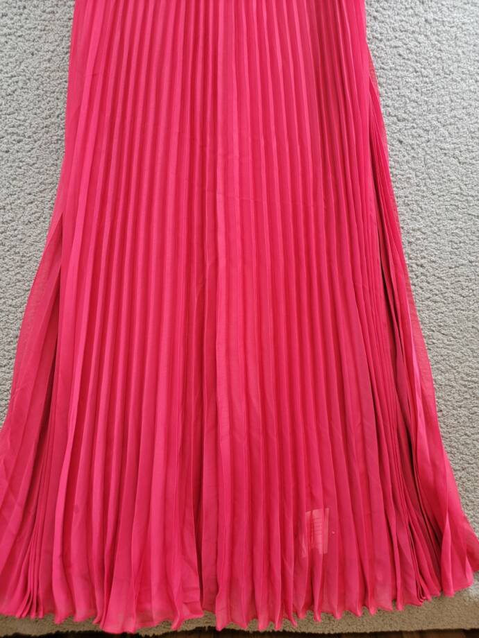 AQUA Pleated Chiffon Gown Women's 12 Red Solid Sweetheart Neck Back Zip Closure
