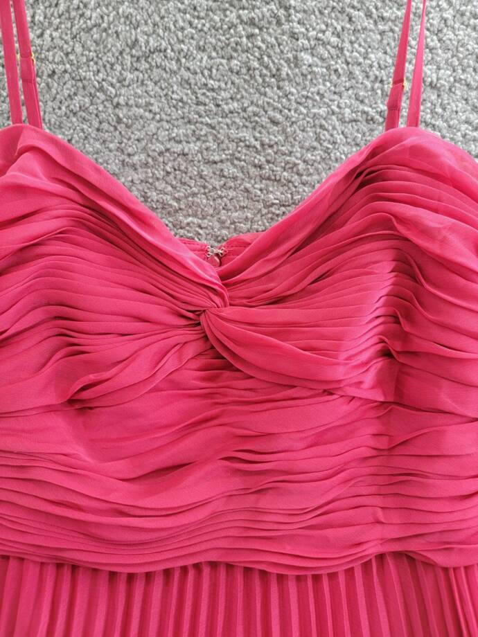 AQUA Pleated Chiffon Gown Women's 12 Red Solid Sweetheart Neck Back Zip Closure