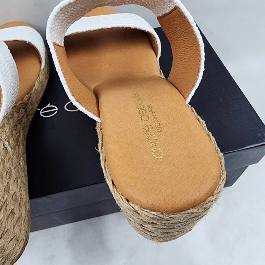 Andre Assous Nori Shoes Women's 40 M White Stretch Open Round Toe Slip-On