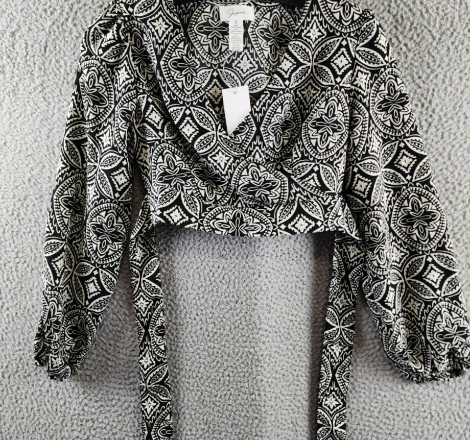 Japna Faux Wrap Printed Cropped Tie Front Top Women's S Black/White V-Neck L/S