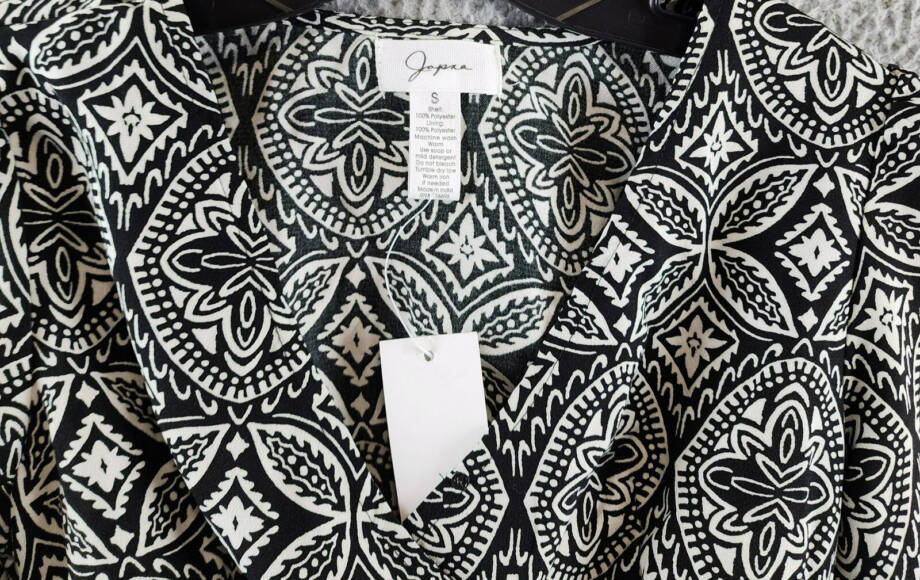 Japna Faux Wrap Printed Cropped Tie Front Top Women's S Black/White V-Neck L/S