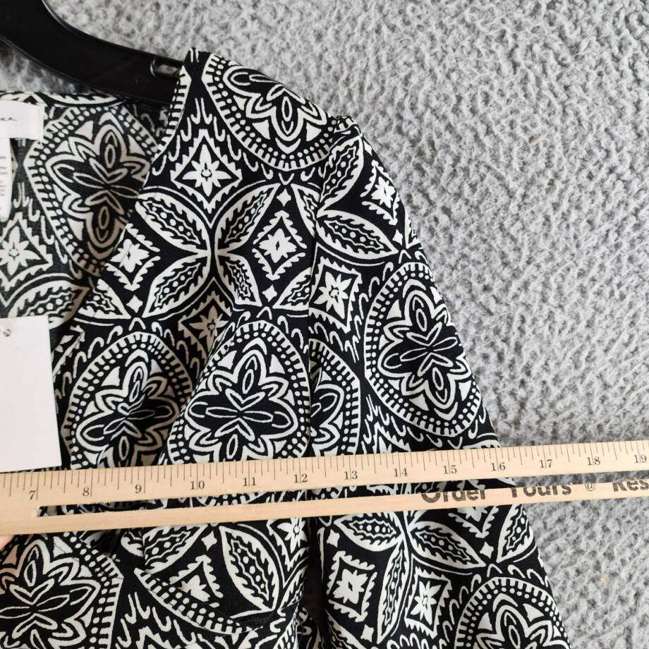 Japna Faux Wrap Printed Cropped Tie Front Top Women's S Black/White V-Neck L/S