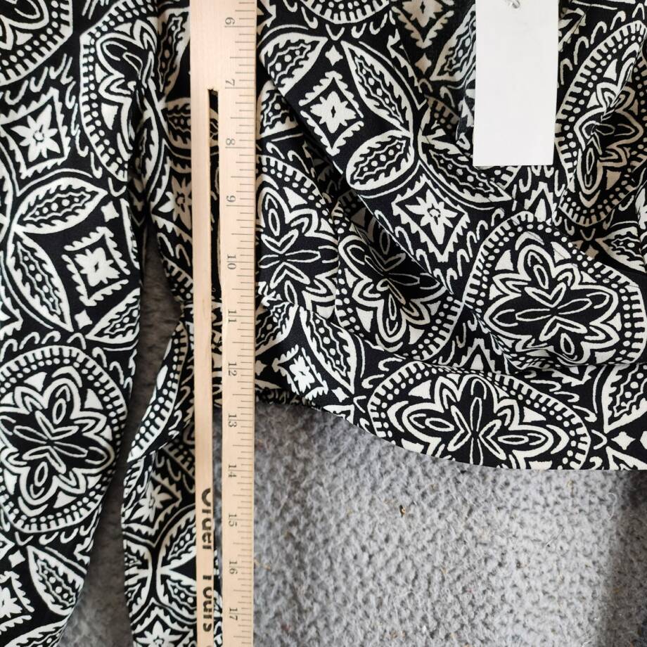 Japna Faux Wrap Printed Cropped Tie Front Top Women's S Black/White V-Neck L/S