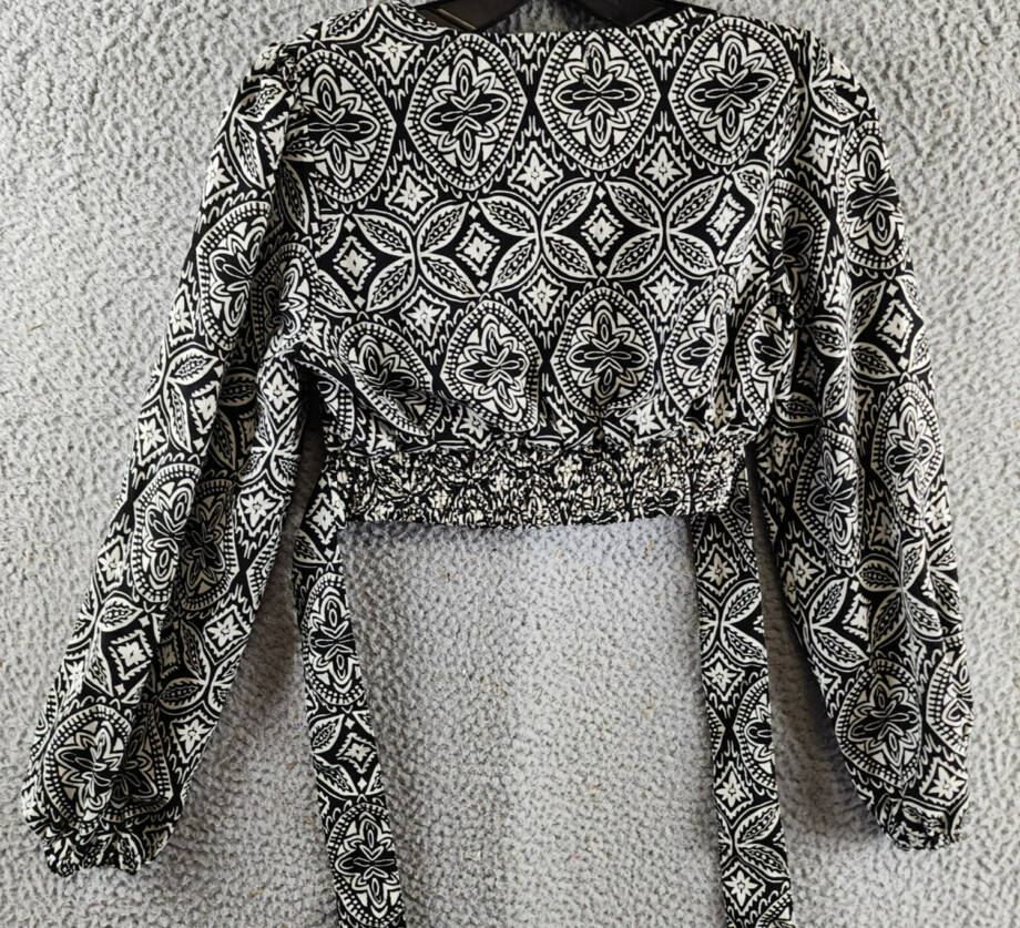 Japna Faux Wrap Printed Cropped Tie Front Top Women's S Black/White V-Neck L/S