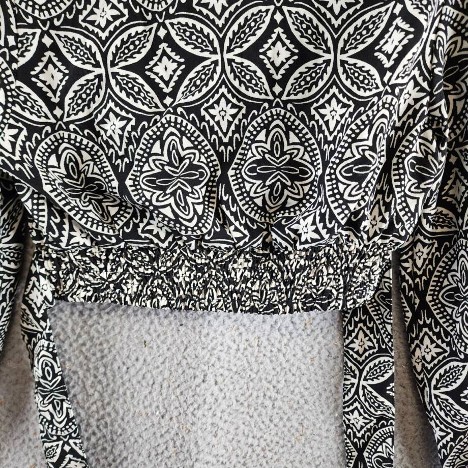 Japna Faux Wrap Printed Cropped Tie Front Top Women's S Black/White V-Neck L/S