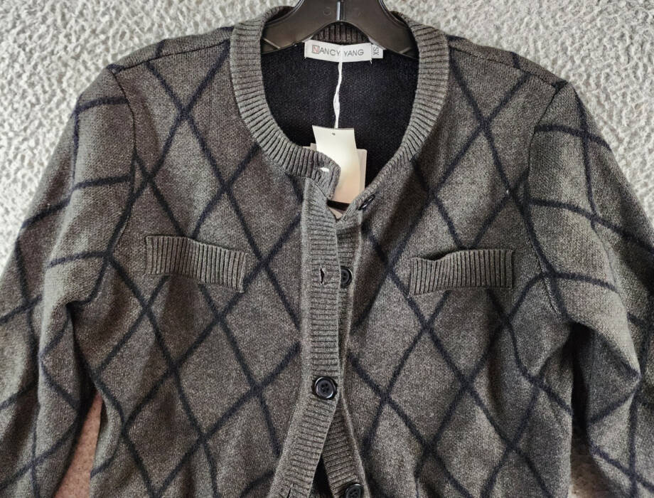 Nancy Yang Cardigan Women's XS Charcoal Round Neck Button Closures Long Sleeves~