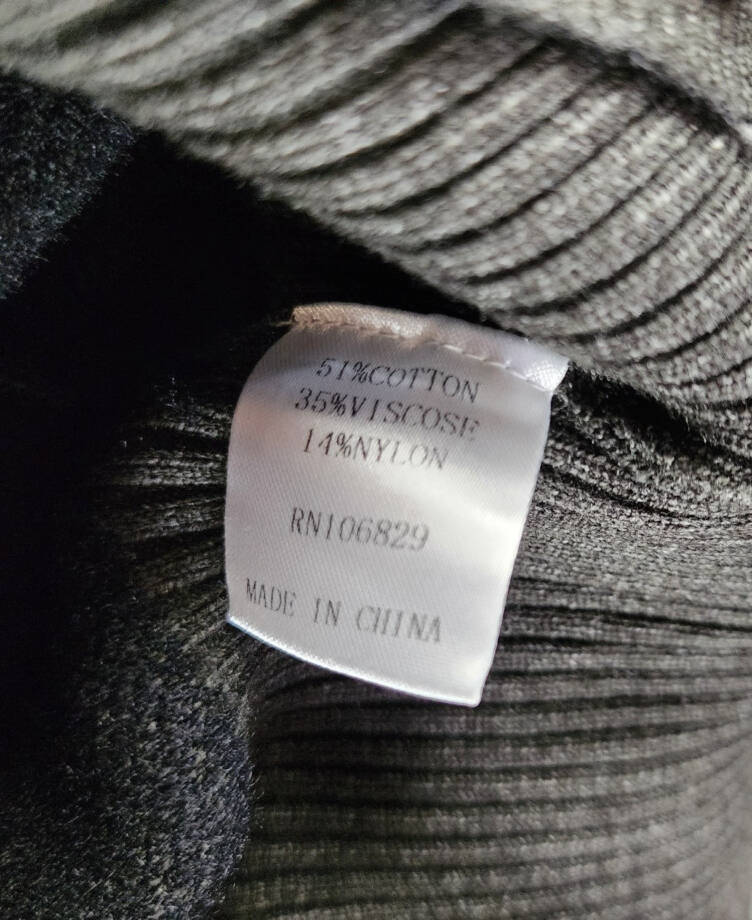 Nancy Yang Cardigan Women's XS Charcoal Round Neck Button Closures Long Sleeves~