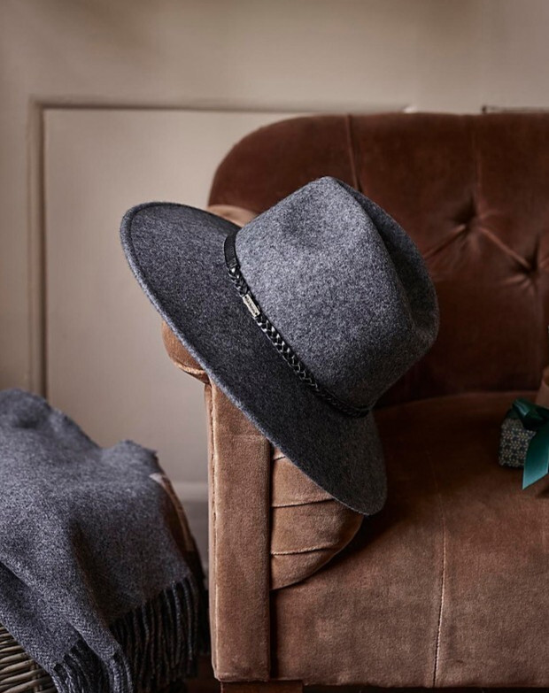 Barbour Tack Fedora Hat Women's S Charcoal Gray Contrast Leather Rope Band