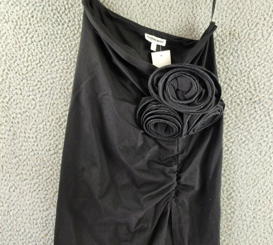 Another Mode Side Slit Rose Applique Skirt Women's S Black Ruched Elastic Waist