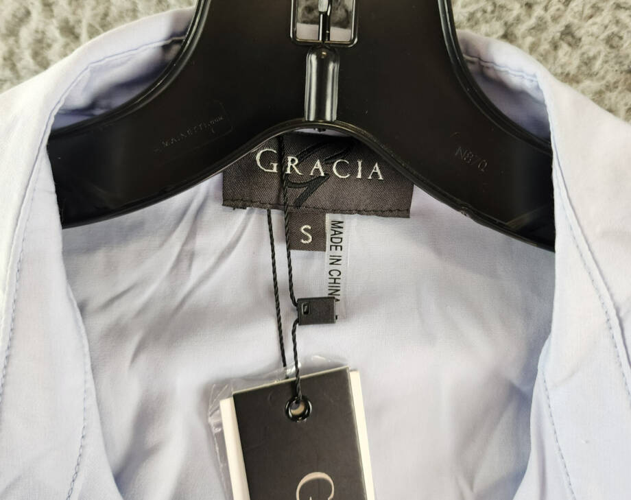 Gracia Sleeveless Ruffle Front Top Women's S Light Blue Collared Button Closure
