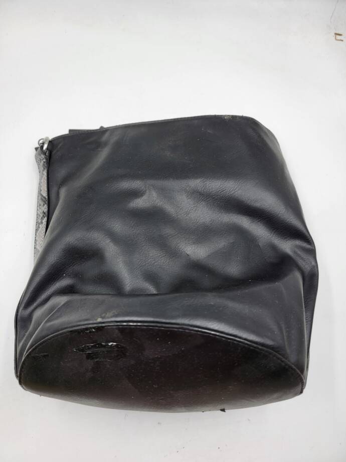 Circus by Sam Edelman Canyon Bucket Bag Women's Black Magnetic Snap Closure