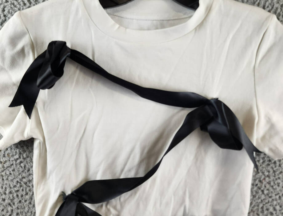 Madonna & Co Bows T-Shirt Women's L White/Black Round Neck Short Sleeve Pullover