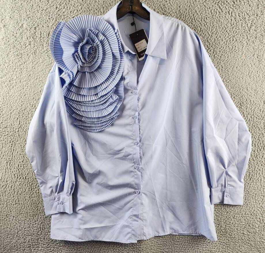 N By Nancy Appliqué Pleated Flower Shirt Women's L Light Blue Button Closure
