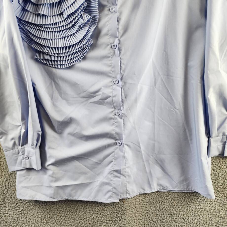 N By Nancy Appliqué Pleated Flower Shirt Women's L Light Blue Button Closure
