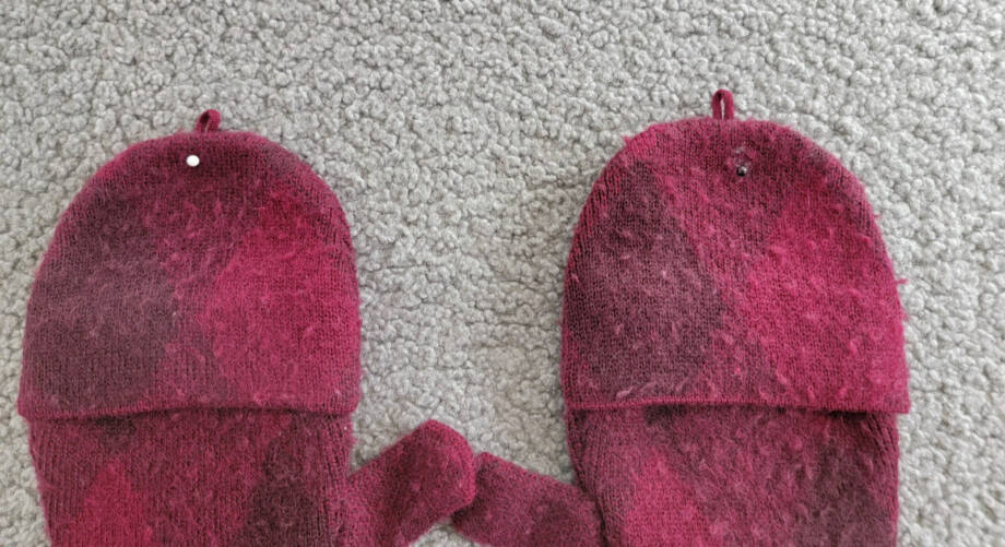 Burberry Wool Check Ribbed Fingerless Gloves Women's S/M Ripple & Plum