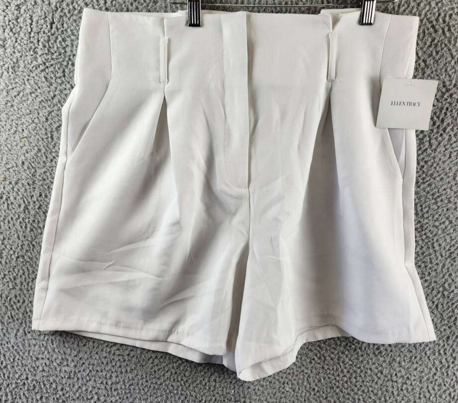 Ellen Tracy High Waisted Pleated Shorts Women's L White Zip Hook & Bar Closure