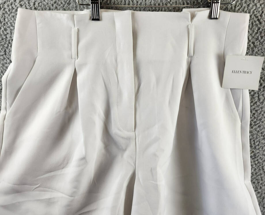 Ellen Tracy High Waisted Pleated Shorts Women's L White Zip Hook & Bar Closure