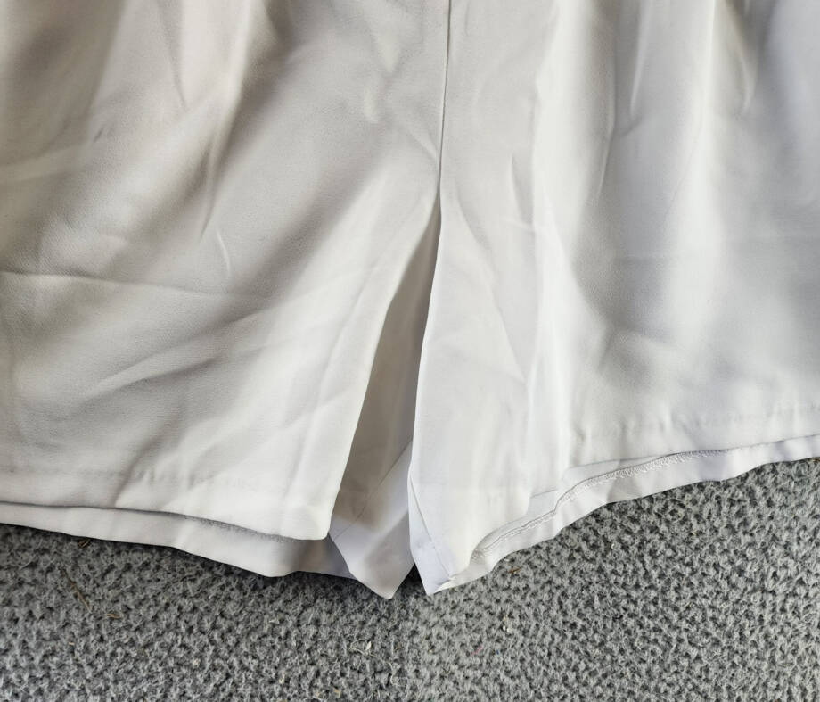 Ellen Tracy High Waisted Pleated Shorts Women's L White Zip Hook & Bar Closure