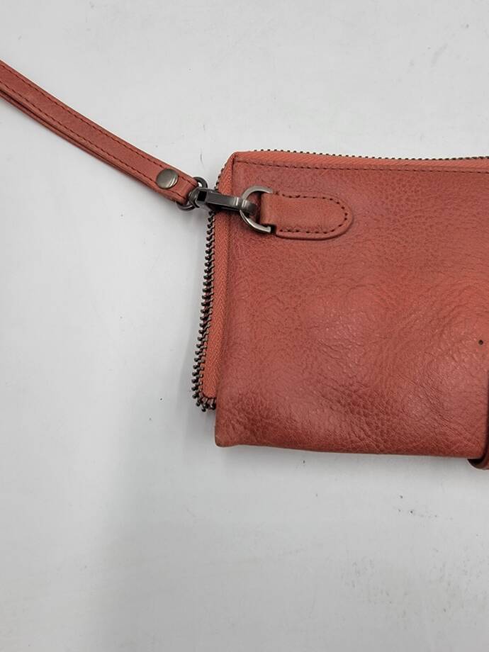 Old Trend Savanna Leather Wristlet Women's Zip Around Snap Closure