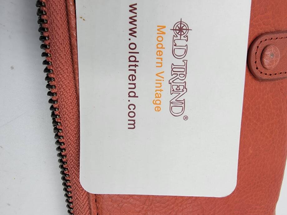 Old Trend Savanna Leather Wristlet Women's Zip Around Snap Closure