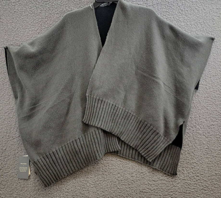 On 34th Tight Knit Reversible Wrap Sweater Women's One Size Black/Gray Rib Hem