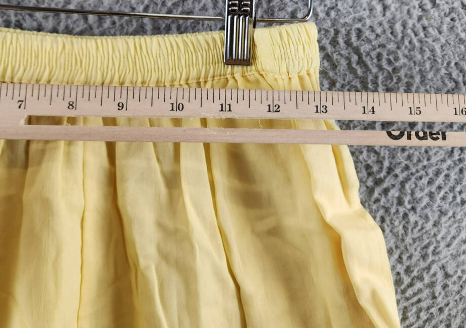AQUA Pull On Shorts Women's Large Yellow Solid Side Pockets Elastic Waistband
