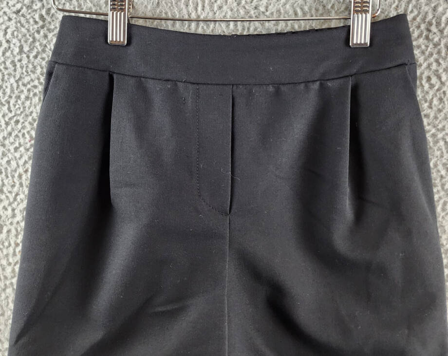 AQUA Pleated Faux Fly Shorts Womens XS Black W/ Side Pockets Elastic Back Waist
