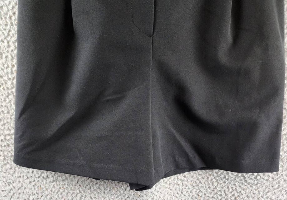 AQUA Pleated Faux Fly Shorts Womens XS Black W/ Side Pockets Elastic Back Waist