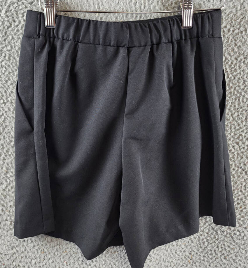 AQUA Pleated Faux Fly Shorts Womens XS Black W/ Side Pockets Elastic Back Waist