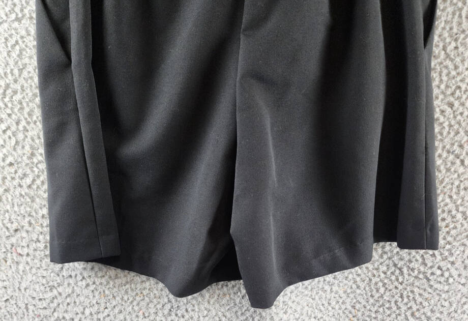 AQUA Pleated Faux Fly Shorts Womens XS Black W/ Side Pockets Elastic Back Waist