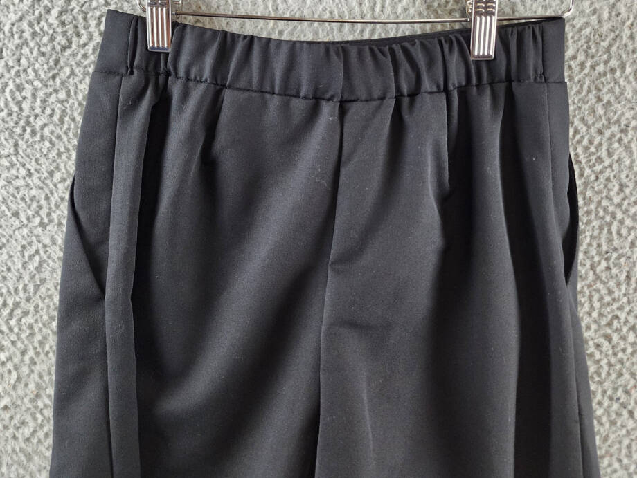 AQUA Pleated Faux Fly Shorts Womens XS Black W/ Side Pockets Elastic Back Waist