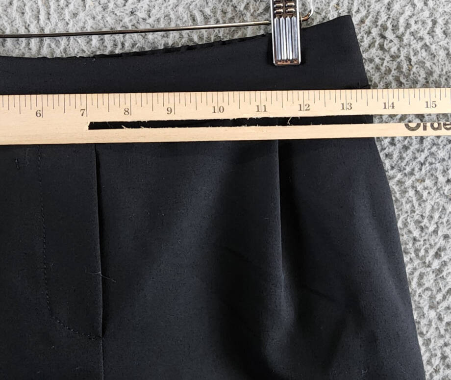 AQUA Pleated Faux Fly Shorts Womens XS Black W/ Side Pockets Elastic Back Waist