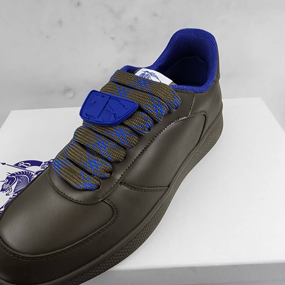 Burberry Terrace Low Top Leather Sneakers Men's 7US Loch Round Toe Lace Closure