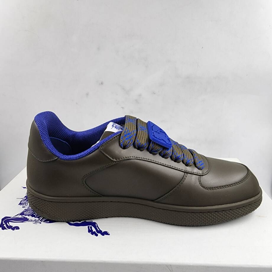 Burberry Terrace Low Top Leather Sneakers Men's 7US Loch Round Toe Lace Closure