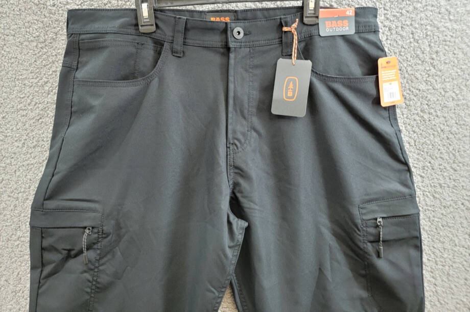 BASS OUTDOOR Essential Tech Cargo Pants Men's 42 Black Beauty Zip And Button
