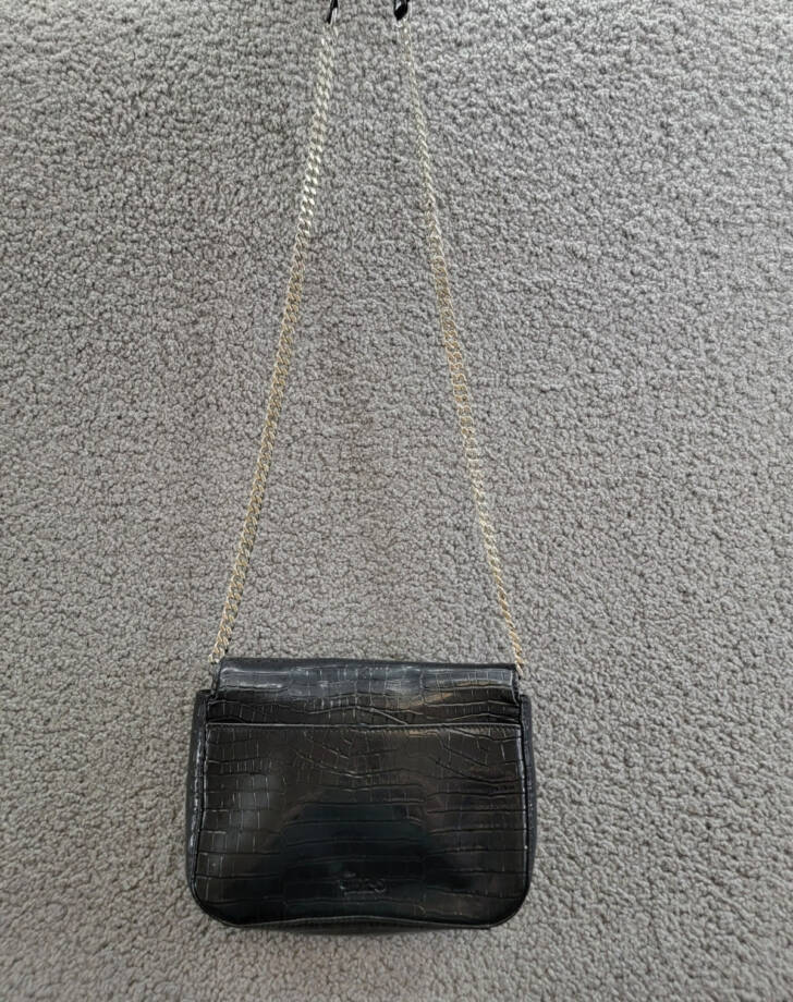 Circus by Sam Edelman Devin Chain Crossbody Handbag Women's O/S Black Snap Front